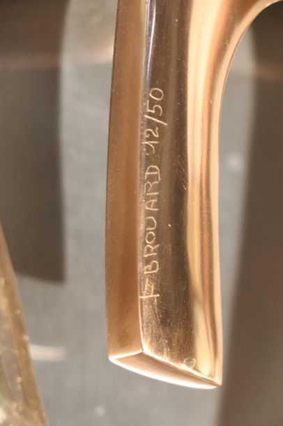  Fred BROUARD (1944-1999). 
Paire d'appliques - c.1970 
Bronze patiné et métal. 
Edition...