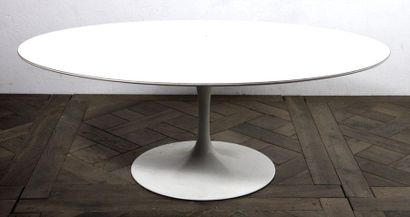 null KNOLL INTERNATIONAL.

Table basse Tulip, le plateau en bois lamifié blanc de...