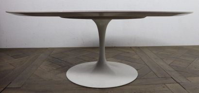 null KNOLL INTERNATIONAL.

Table basse Tulip, le plateau en bois lamifié blanc de...