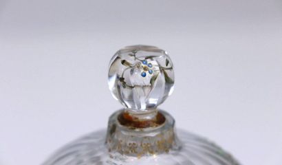 null Emile GALLÉ (1846-1904).

Vase globulaire à pans en cristal clair à décor émaillé...