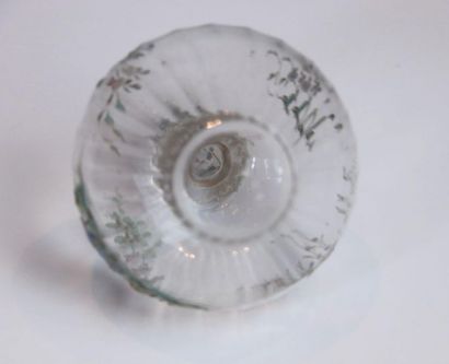 null Emile GALLÉ (1846-1904).

Vase globulaire à pans en cristal clair à décor émaillé...