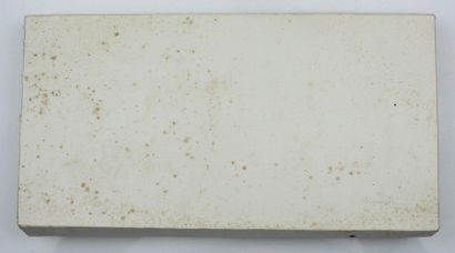 null Jean DESPRES (1889-1980).

Boite rectangulaire en métal argenté martelé, le...