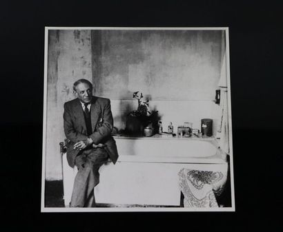 null Cecil BEATON (1904-1980).

Pablo Picasso, au bord d'une baignoire.

Épreuve...
