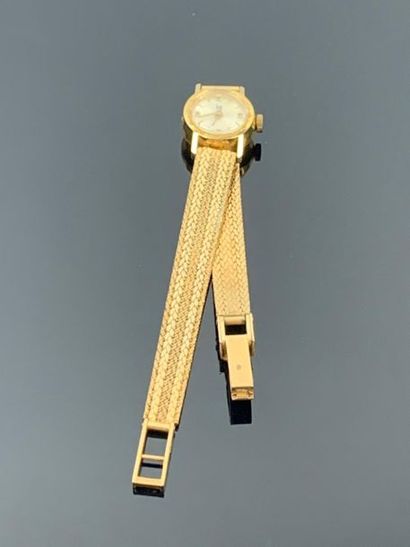 null LIP.

Montre bracelet en or jaune.

16,7 cm. Poids brut : 22,95 grammes, 18K,...