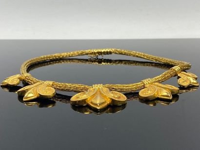 null Parure en or jaune à décor de fleurs de lys comprenant un collier et une paire...