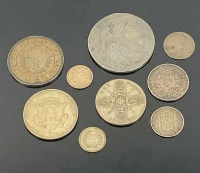 null Ensemble de monnaies anciennes dont neuf monnaies en argent.

Poids des monnaies...