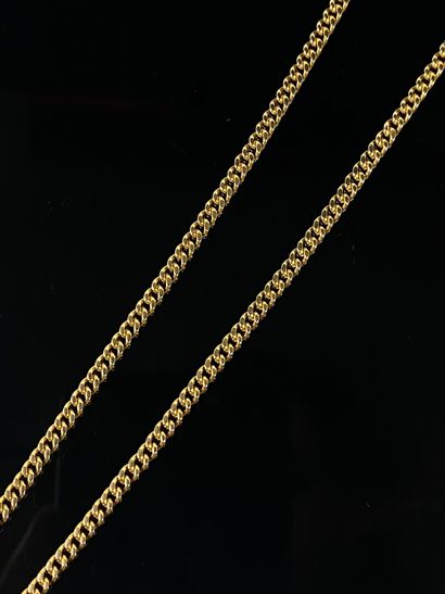 null Chaine en or jaune.

L_76 cm.

30,76 grammes, 18K, 750°/00