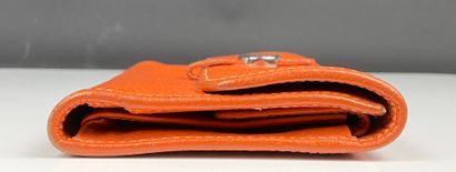 null HERMES Paris made in France.

Porte-monnaie Dogon en cuir Togo orange, à surpiqures...