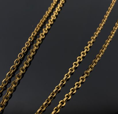 null Collier en or jaune à double rang.

L_39 cm.

12,88 grammes, 18K, 750°/00