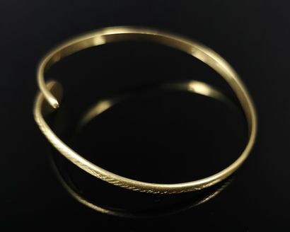 null Bracelet jonc ajustable simulant un serpent, en or jaune.

D_7,5 cm environ.

30,48...