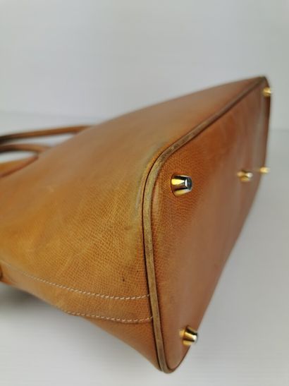 null HERMES Paris, made in France.

Sac "Bolide" 35 cm en cuir courchevel camel à...