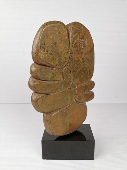 null Minoru KANO (1930-2007).

Sans titre.

Sculpture en bronze, reposant sur un...