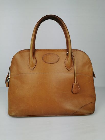 null HERMES Paris, made in France.

Sac "Bolide" 35 cm en cuir courchevel camel à...