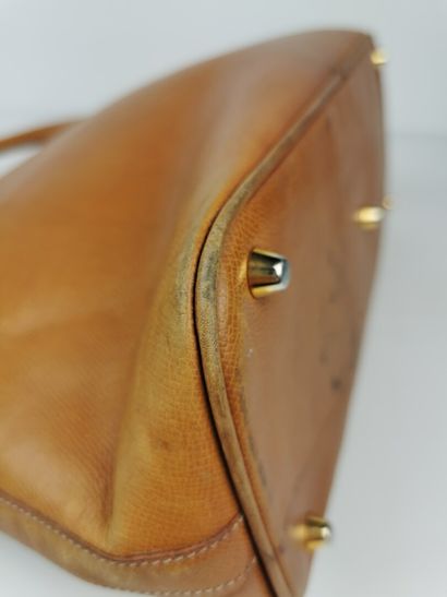 null HERMES Paris, made in France.

Sac "Bolide" 35 cm en cuir courchevel camel à...