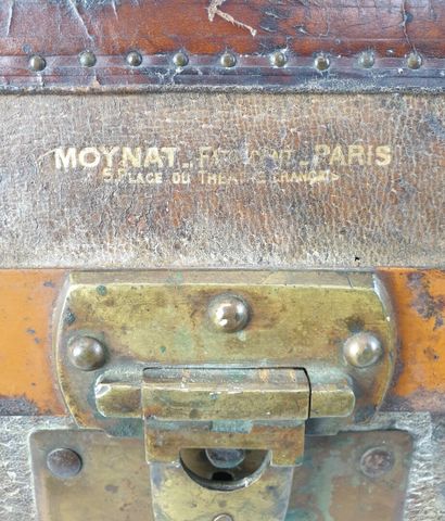 null MOYNAT Fabricant - 5 place du théâtre Français à Paris

Malle de voyage en cuir...