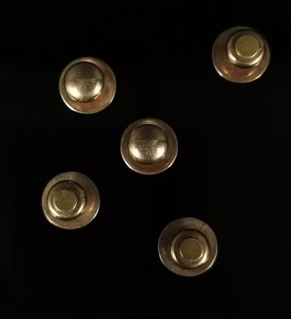 null Huit boutons de col en or jaune.

9,34 grammes, 18K, 750°/00