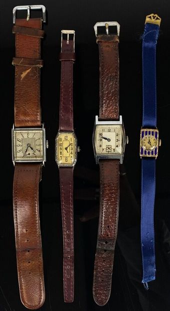 null Ensemble de quatre montres bracelets comprenant :

Une montre de dame, le boitier...