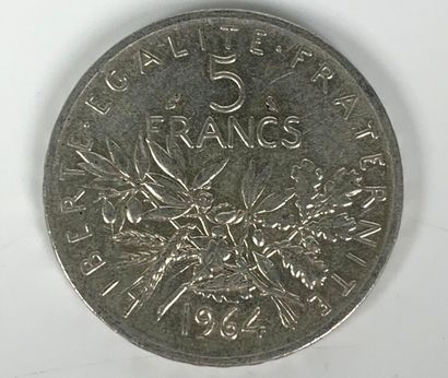 null Ensemble de pièces en argent comprenant :

5 pièces de 50 francs Hercule, 1975...