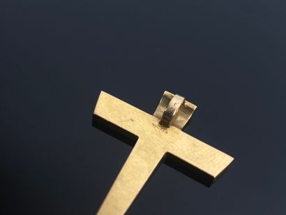 null Pendentif croix en or jaune.

L_3,5 cm.

6,02 grammes, 18K, 750°/00