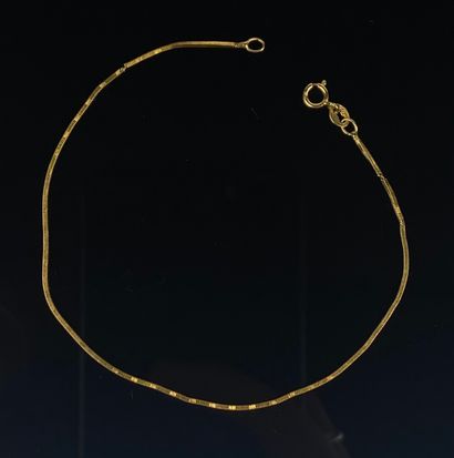 null Fin bracelet en or jaune.

L_19 cm. 1,56 grammes, 18K, 750°/00