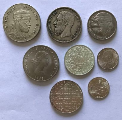 null Ensemble de monnaies en argent comprenant :

EGYPTE : 12 monnaies argent : 2...