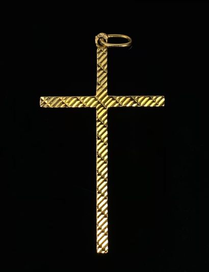 null Ensemble en or comprenant deux alliances et une croix formant pendentif.

7,12...