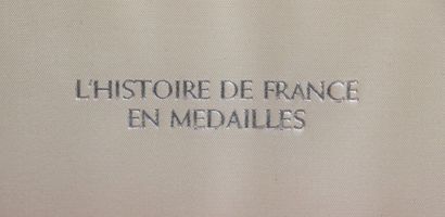 null L'Histoire de France en médailles : coffret contenant 99 médailles en argent.

Diamètre...