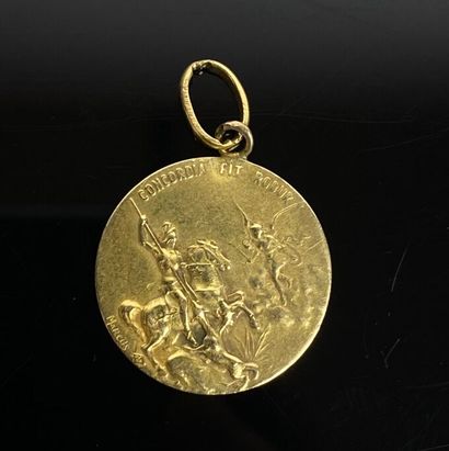 null Médaille en or à décor de Saint Georges terrassant le dragon.

D_1.8 cm.

Poids...