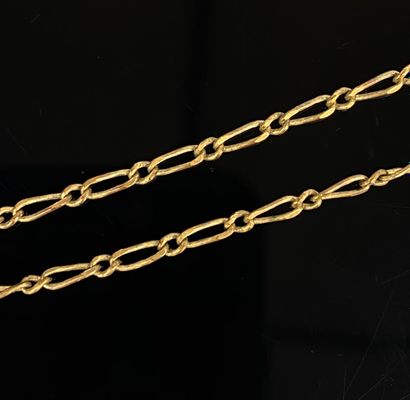 null Parure en métal doré, perles et pierres synthétiques comprenant un collier à...