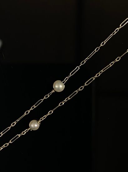 null Collier et pendentif en or blanc, la chaine alternée de perles, le pendentif...
