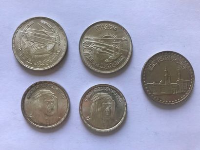 null Ensemble de monnaies en argent comprenant :

EGYPTE : 12 monnaies argent : 2...