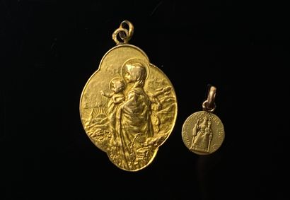Médaille polylobée religieuse et petite médaille...