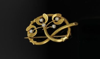 null Broche en or jaune et perles à décor de gui.

Epoque Art Nouveau.

L_3 cm.

Poids...