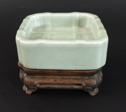 null CHINE, dynastie Qing (1644-1911).

Rince-pinceaux quadrangulaire en porcelaine...
