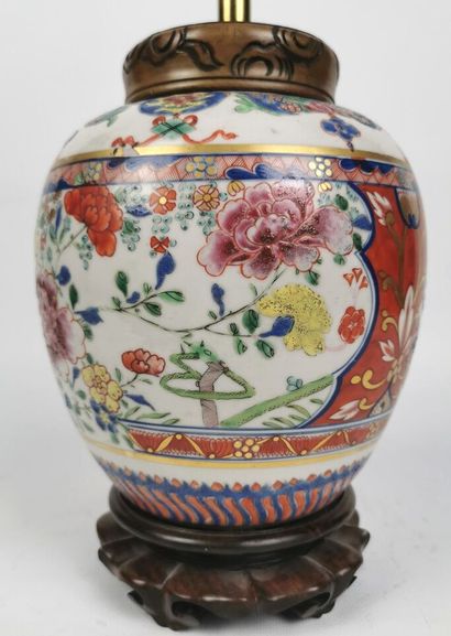 null CHINE, dynastie Qing (1644-1911).

Pot à gingembre en porcelaine à décor floral...