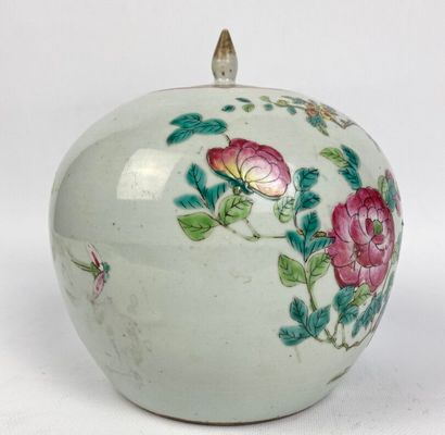 null CHINE, fin du XIXème siècle.

Pot à gingembre en porcelaine à décor polychrome...