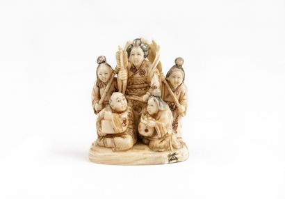 null JAPON, début du XXème siècle.

Netsuke en ivoire sculpté figurant une vieille...