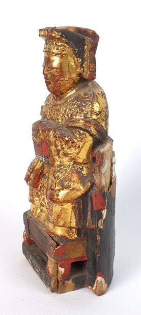 null CHINE DU SUD (?), vers 1900.

Statuette de dignitaire sur un trône en bois sculpté,...