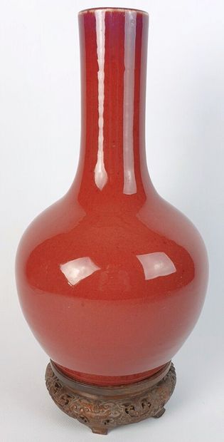 null CHINE, fin de la dynastie Qing (1644-1911).

Vase balustre à col long en grès...