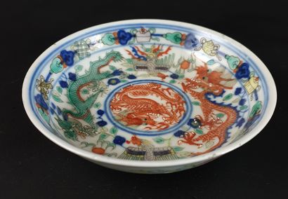 null CHINE, marque et époque Guangxu (1875-1908).

Coupelle en porcelaine émaillée...