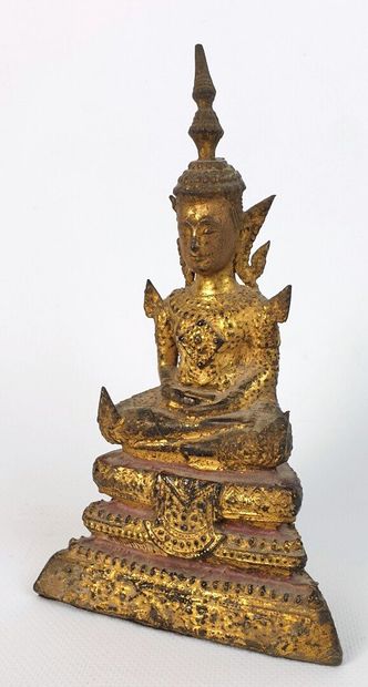 null THAILANDE, Ratanakosin, XIXème siècle.

Bouddha en bronze doré, assis en padmasana,...