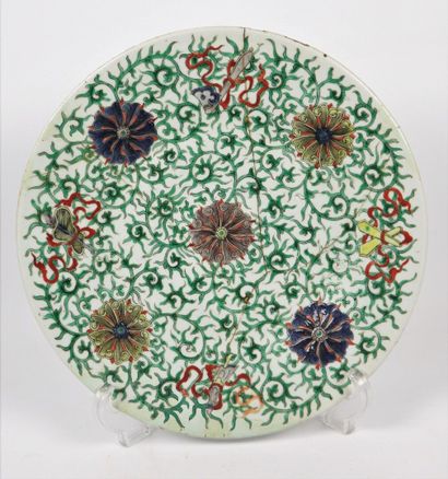 null CHINE, dynastie Qing (1644-1911).

Plat circulaire en porcelaine et émaux polychromes...