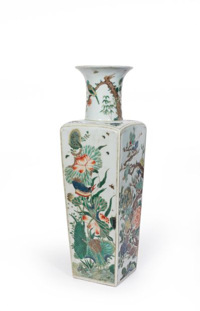CHINE, fin de la dynastie Qing (1644-1912).

Vase...