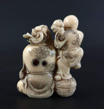 null JAPON, début du XXème siècle.

Netsuke en ivoire sculpté figurant un sage à...