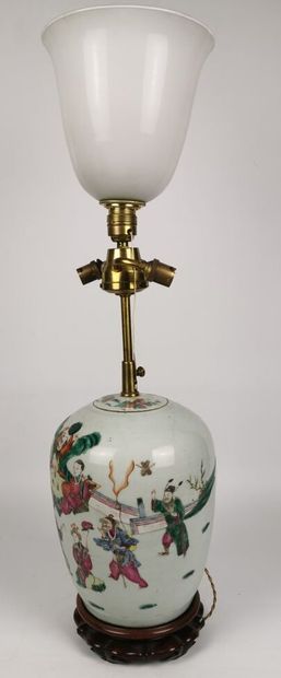 null CHINE, fin de la dynastie Qing (1644-1911).

Pot à gingembre en porcelaine et...