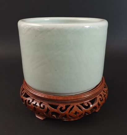 null CHINE, fin de la dynastie Qing (1644-1911).

Vase cylindre en grès porcelaineux...
