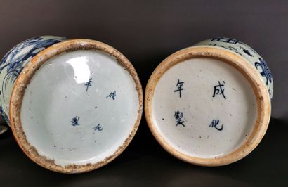 null CHINE, XIXème siècle. 

Réunion de deux potiches couvertes en porcelaine à émail...