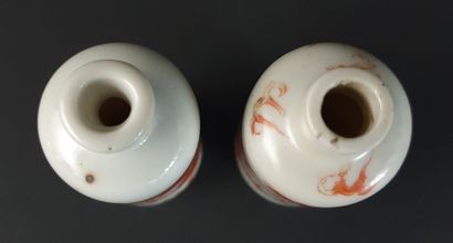 null CHINE, période République (1912-1949).

Paire de flacons tabatières en porcelaine...