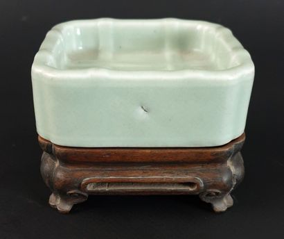 null CHINE, dynastie Qing (1644-1911).

Rince-pinceaux quadrangulaire en porcelaine...