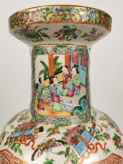 null CHINE, Canton, fin du XIXème siècle.

Vase balustre en porcelaine et émaux de...